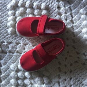 Cienta Red Shoes in Size 21